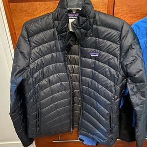 Patagonia poofy jacket in great condition!